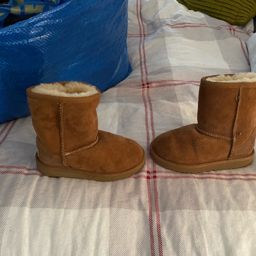 New size 10 toddler ugg boots